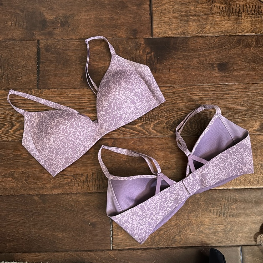 Lululemon bra padded size 34B, quanity 2, like new